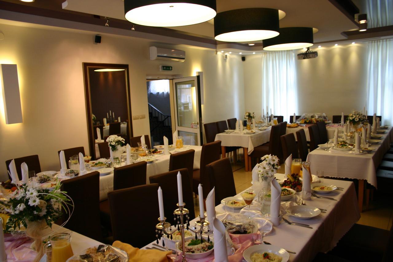 Hotel Korona ชีคฮานูฟ ภายนอก รูปภาพ